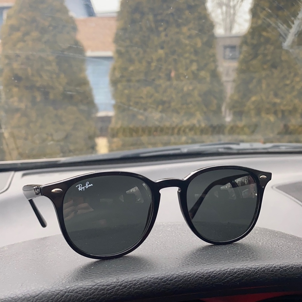 Black Ray bans